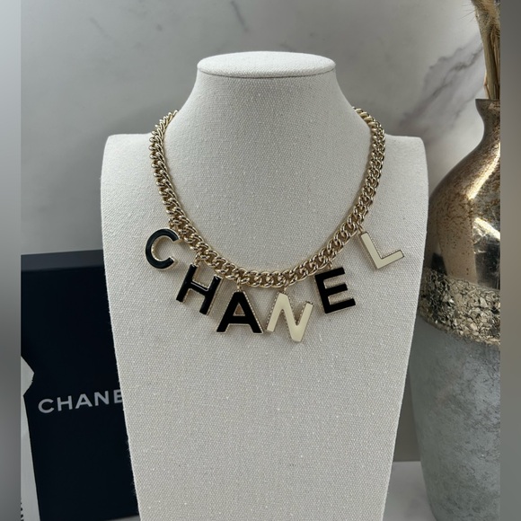 ⚫️🔥RARE!! CHANEL•22A Logo Dangle Necklace - Picture 2 of 6